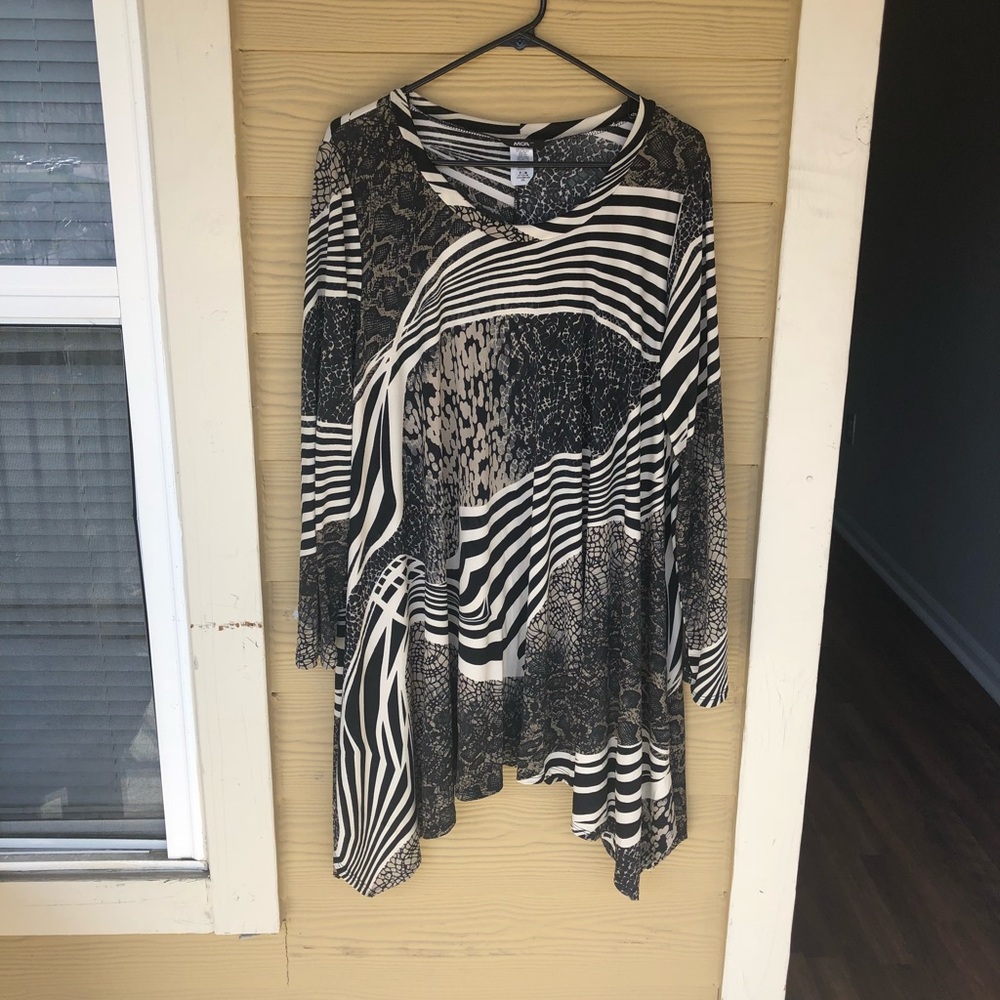 Abstract Long-sleeved Dress